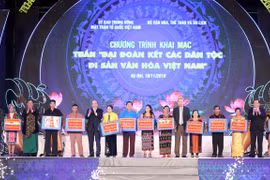Instó primer ministro de Vietnam a consolidar la unidad nacional 