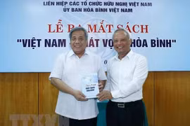 Publican libro sobre anhelo por la paz de Vietnam
