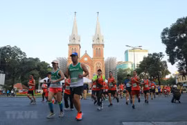 Casi 13 mil atletas competen en maratón internacional en Ciudad Ho Chi Minh