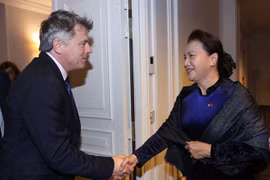 Máxima legisladora vietnamita se reúne con líder del Partido Comunista Francés