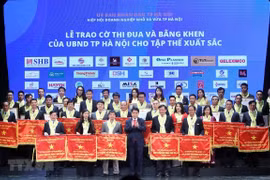 Honran a empresarios con grandes aportes al progreso de Hanoi