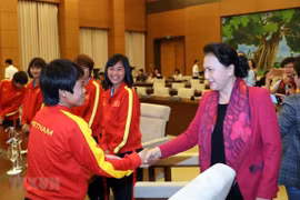 Honra presidenta del Parlamento de Vietnam a selección nacional de fútbol femenino