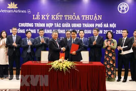 Hanoi y corporación Vietnam Airlines agilizan cooperación en promoción turística