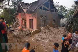 Terremoto de magnitud 6,9 deja cinco muertos en Indonesia
