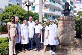 Prestarán servicios médicos cubanos en hospital vietnamita