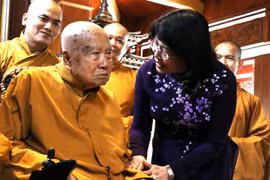 Vicepresidenta de Vietnam felicita a dignatario budista por el Día de Vesak 