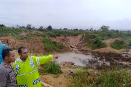 Mueren cinco personas tras derrumbe de mina de oro en Indonesia