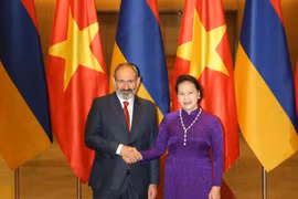 Presidenta parlamentaria vietnamita recibe al premier armenio