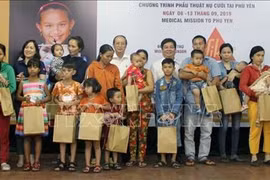 Realizan en Vietnam cirugías gratuitas a más de 200 niños con deformaciones faciales