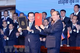 Evalúan premieres de Vietnam y Camboya colocación de demarcaciones fronterizas 