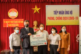 Ofrecen más de dos millones de dólares a la lucha contra COVID- 19 en Da Nang
