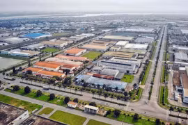 Vietnam averigua progreso de zonas industriales con grandes proyectos electrónicos 