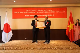 Gobernador japonés honrado con Medalla de Amistad de Vietnam