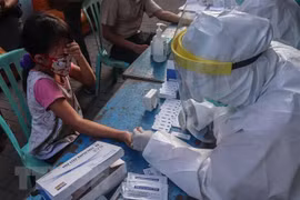 Indonesia y Filipinas reportan cientos de nuevos casos de COVID-19