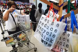 Prohíbe Yakarta bolsas de plástico de un solo uso 