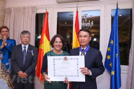 Recibe director general de VNA la Orden del Mérito Civil otorgada por el Rey de España 