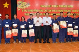 Frente de la Patria de Vietnam obsequia a trabajadores y personas menos favorecidas en ocasión del Tet