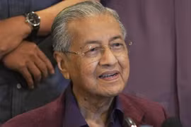 Rey de Malasia acepta la renuncia del primer ministro Mahathir