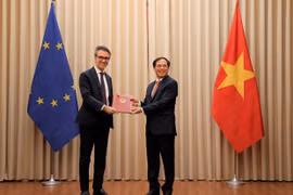 Vietnam entrega a la UE notas diplomáticas sobre ratificación del EVFTA y EVIPA