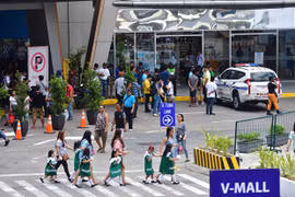 Decenas de personas tomadas como rehenes en centro comercial en capital filipina 