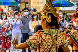 Tailandia considera cobrar impuesto a turistas extranjeros