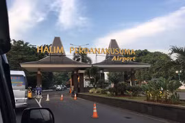 Cierran aeropuerto en Yakarta por intensas lluvias