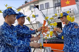  Envían en Vietnam regalos a soldados y pobladores en área isleña por motivo del Año Nuevo Lunar