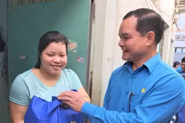 Apoyan a trabajadores afectados por el COVID-19 en Ciudad Ho Chi Minh