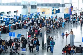 Suspenden aeropuertos vietnamitas recepción de vuelos desde Corea del Sur