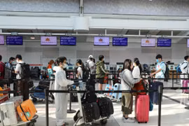 Repatrían a más de 300 vietnamitas desde Canadá