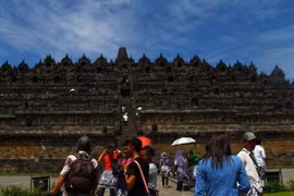 Indonesia considera reducir tarifas aéreas para impulsar el turismo doméstico