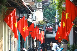 Aldea vietnamita por conservar el oficio tradicional de elaboración de bandera nacional