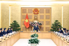 Premier de Vietnam emite orientaciones para desarrollo de diferentes provincias