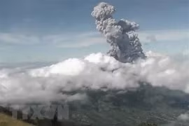 Indonesia emite máxima alerta de aviación tras la erupción del volcán Merapi 
