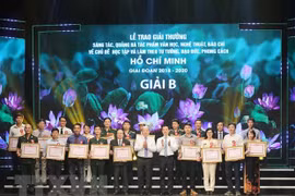 Entregan premios a obras destacadas en seguimiento del ejemplo moral del Presidente Ho Chi Minh