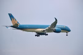 Vietnam Airlines ajusta horarios de vuelos por el tifón Molave