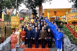 Dirigentes de Vietnam rinden tributo a ancestros de la nación 