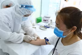 Pruebas por COVID-19 deben ser accesibles para todos, sugiere ministro vietnamita 
