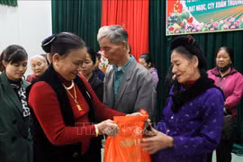Entregan regalos del Tet a desfavorecidos en provincia vietnamita de Quang Tri