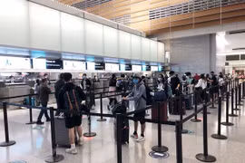 Regresan al país ciudadanos vietnamitas desde Japón