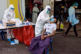 Tailandia realiza pruebas del COVID-19 a más de 10 mil personas ante rebrote