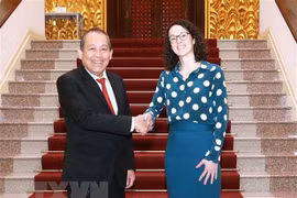 Viceprimer ministro de Vietnam recibe a ministra de estado de Hesse de Alemania
