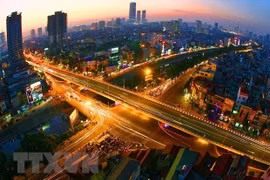 Político francés destaca logros del crecimiento económico e integración de Vietnam