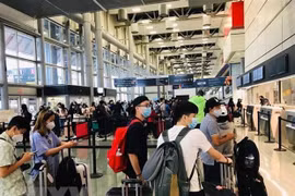 Regresan a casa más de 340 ciudadanos vietnamitas varados en Estados Unidos