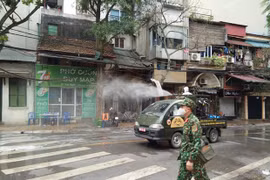 Urgen medidas para contener la propagación de COVID-19 en Hanoi