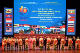 Inauguran exposición de fotos y documentales sobre la ASEAN en provincia vietnamita