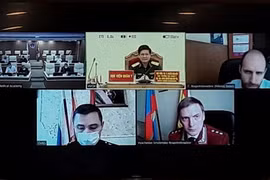 Médicos militares de Vietnam y Rusia intercambian experiencias en prevención y control del COVID-19