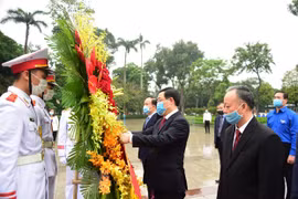 Autoridades de Hanoi rinden homenaje a Lenin en aniversario 150 de su natalicio 