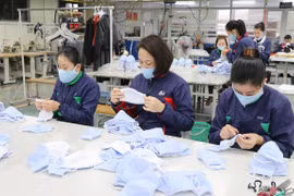 Camboya alienta a fábricas textiles a producir máscaras médicas