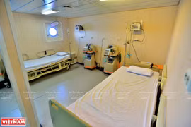 "Hospital móvil" de Vietnam navega en el Mar del Este